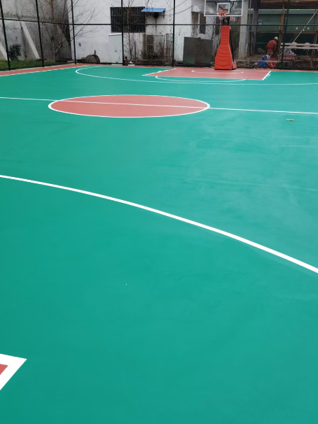 浮山 球场长期使用易出现地面开裂